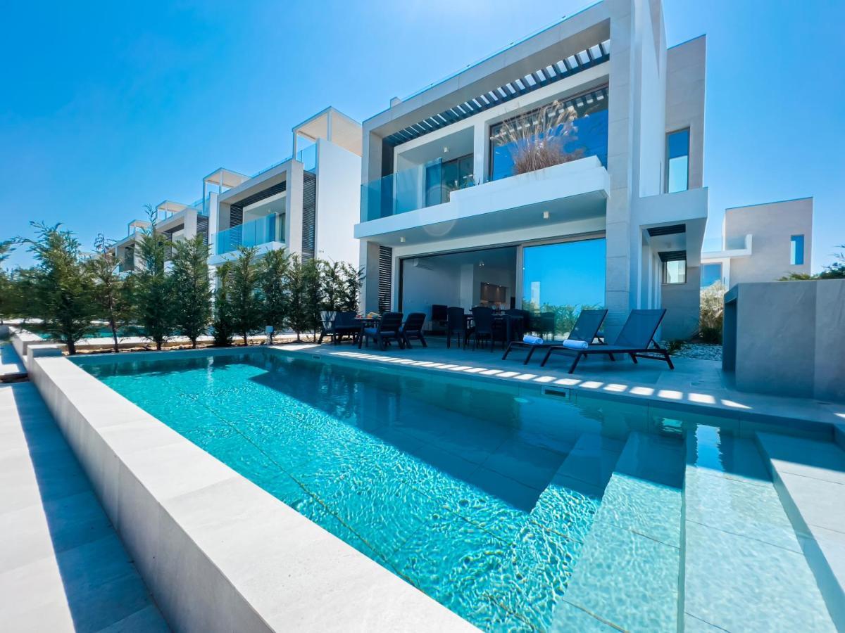 Villa Azure By Marc Protarász